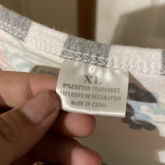 White/Grey Flower Print T-shirt w/ Pocket - Picture 7 of 9